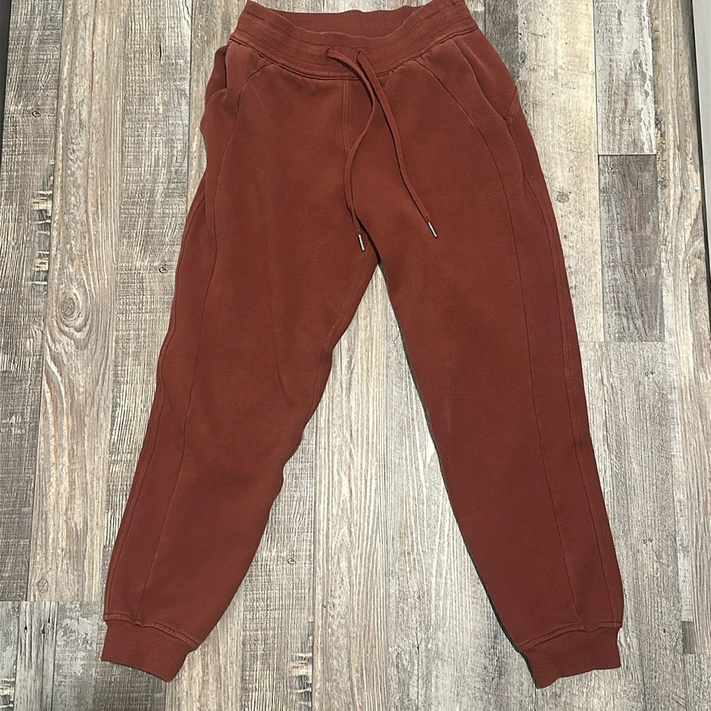 Maroon lululemon joggers
